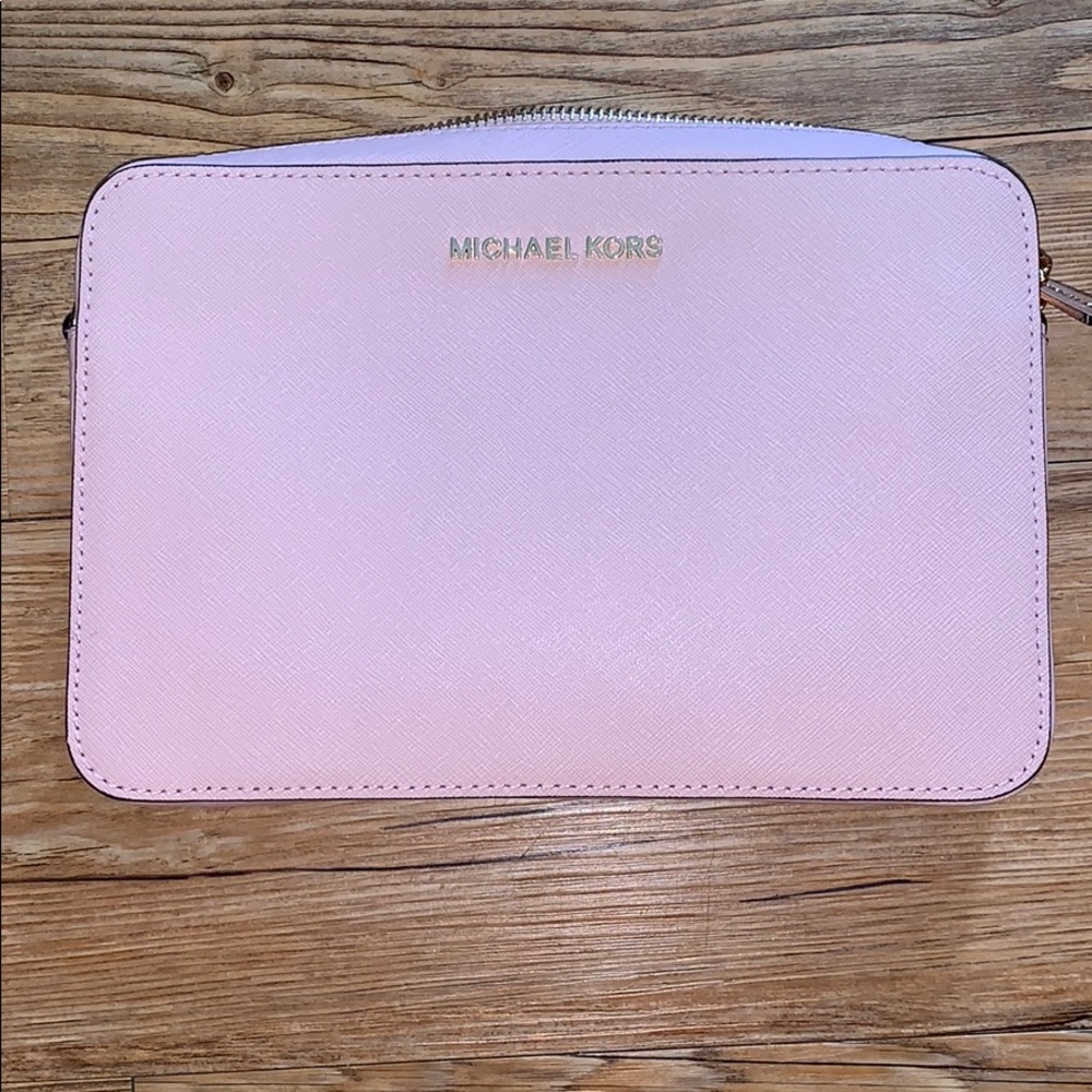 Michael Korda Lg Jet Set Crossbody - Pastel Pink